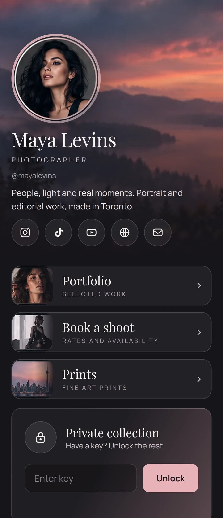 A public comein.cc page: a photographer's links, and a field asking for a key